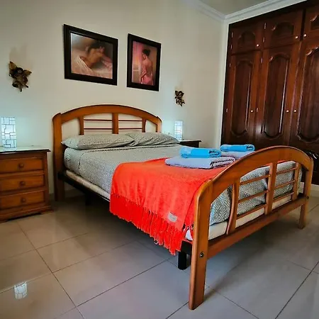 La Perla Ocean View Apartament *